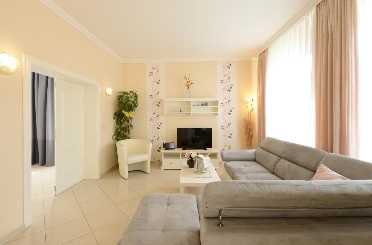 Ferienhaus Fuer 8 Personen Mit Kamin & Terrasse Boltenhagen  Exterior foto